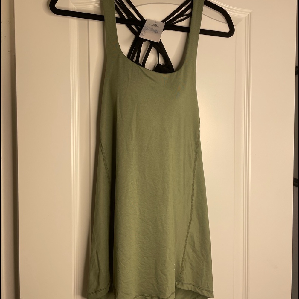 Icyzone NWT workout tank top with built in bra. Size L